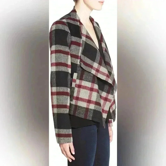 Cupcakes and Cashmere - 'Alta' Plaid Jacket - Picture 2 of 9